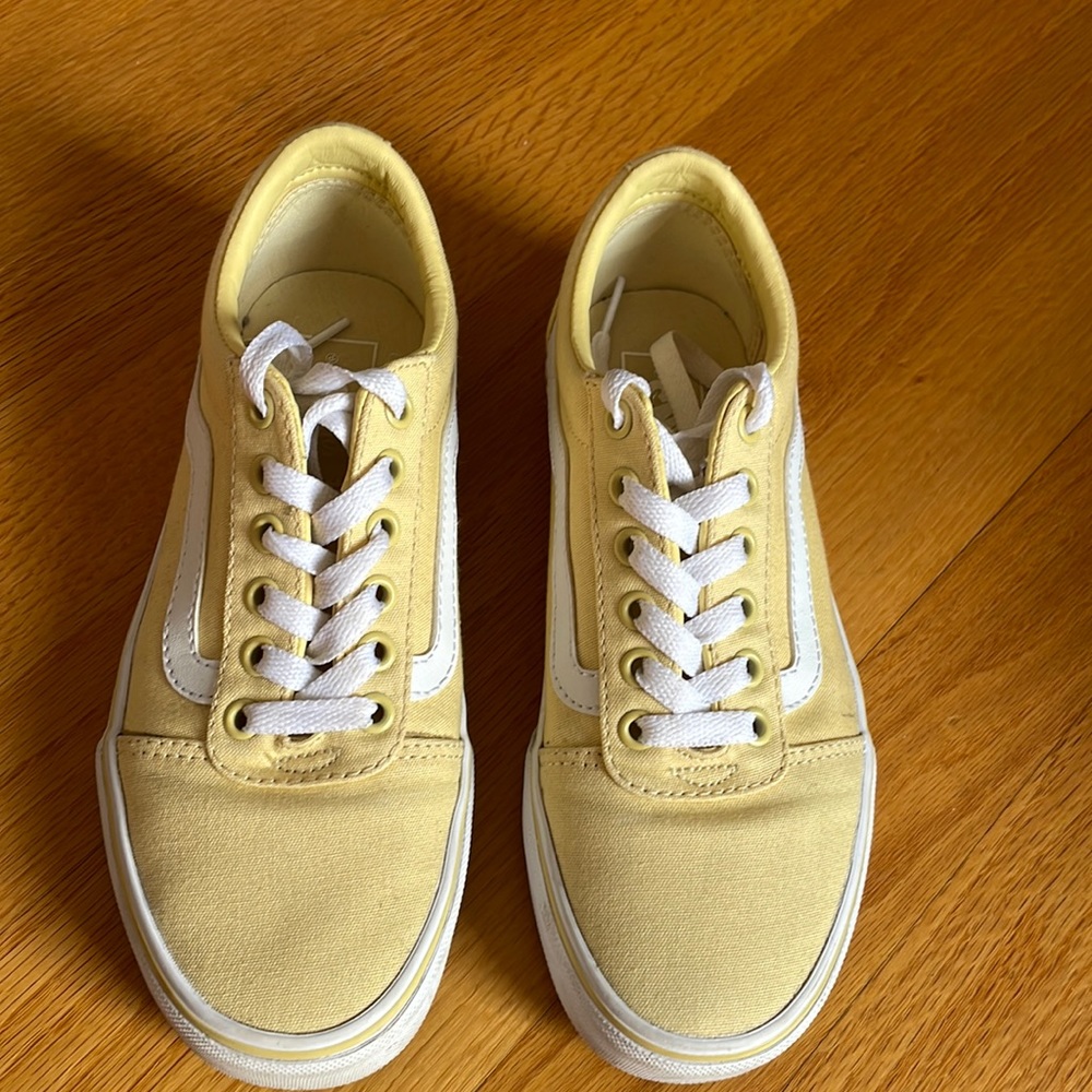 Vans Yelllow Old School sneaker. Women’s 6.5.